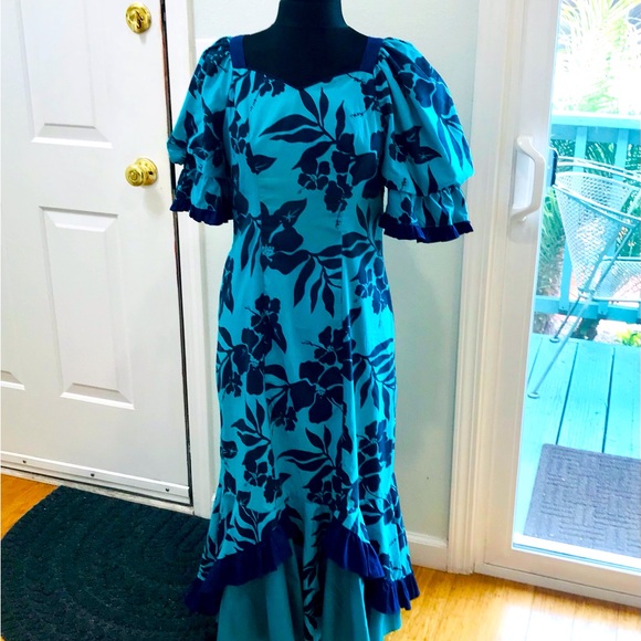 Hawaiian Luau or Wedding Dress, Vintage - Picture 1 of 9